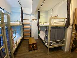 Hop Inn - Hostel
