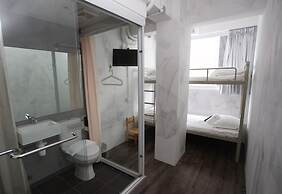 Hop Inn - Hostel