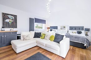 Willow House & Orchard Studios
