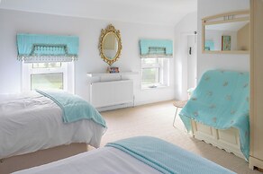 Willow House & Orchard Studios