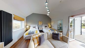 Willow House & Orchard Studios