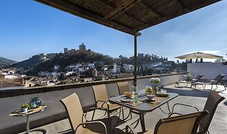 Fabulous Penthouse Prime Location. 3 Bd & Private Terrace & Views to A