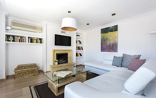 Fabulous Penthouse Prime Location. 3 Bd & Private Terrace & Views to A