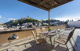 Fabulous Penthouse Prime Location. 3 Bd & Private Terrace & Views to A