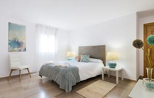Fabulous Penthouse Prime Location. 3 Bd & Private Terrace & Views to A