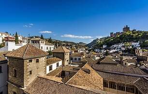 Fabulous Penthouse Prime Location. 3 Bd & Private Terrace & Views to A