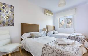 Fabulous Penthouse Prime Location. 3 Bd & Private Terrace & Views to A