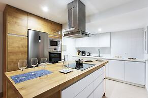 Fabulous 3 Bd Apartment Great Location. Puerta Real