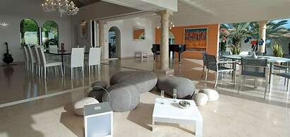 Villa Sandyline