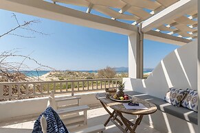 Almiriki Naxos Beachside Living