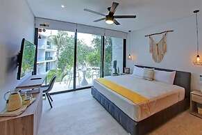 Fall In Love With The 360 Degree Infinity Pool @ PANORAMIC D 204- By S