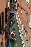 Canal View San Marco Luxury Rooms