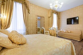 Canal View San Marco Luxury Rooms