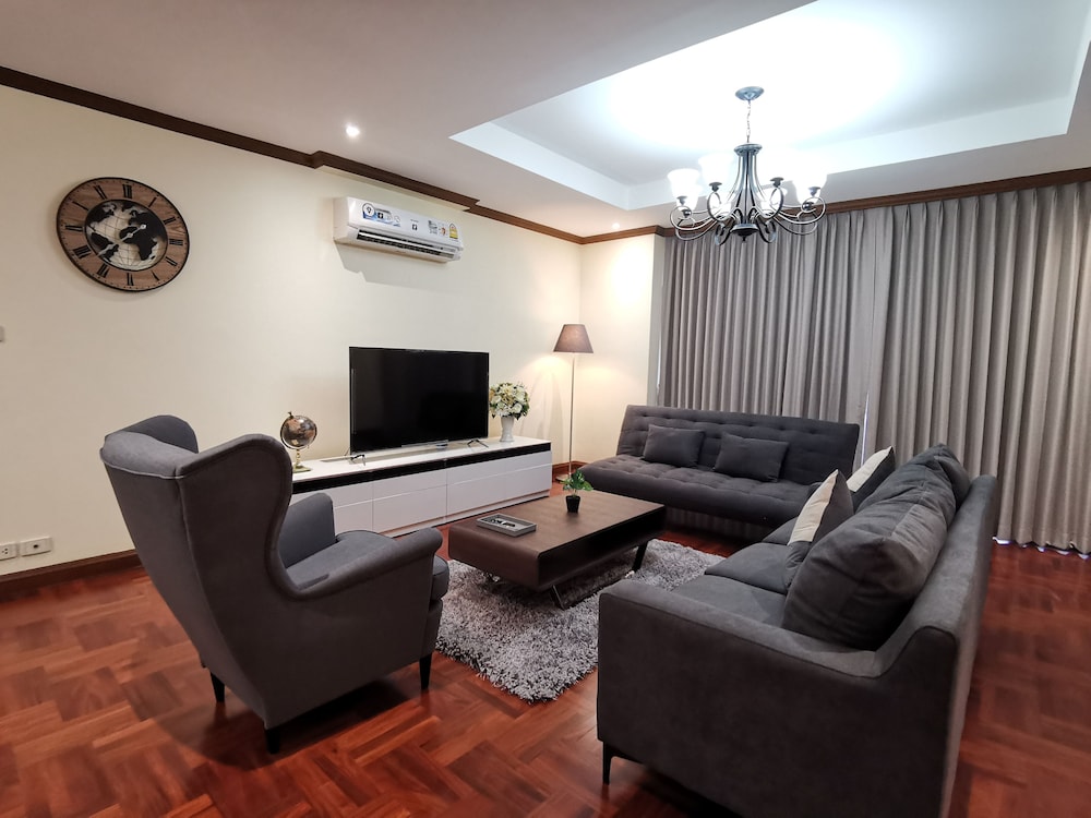 NT Place Sukhumvit Suites