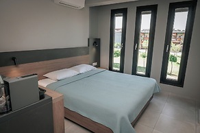 Elizabeth Queen Luxury Rooms