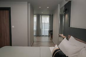 Elizabeth Queen Luxury Rooms