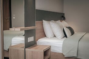 Elizabeth Queen Luxury Rooms