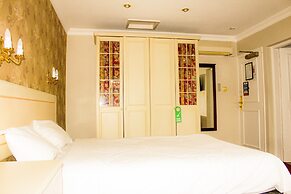 Consort Hotel & Urban Spa