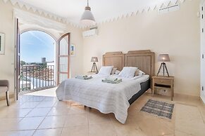 Super Villa Near Beach with Heated Pool