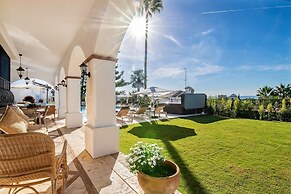 Super Villa Near Beach with Heated Pool