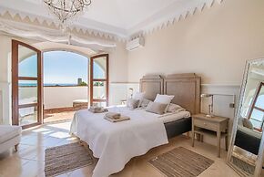 Super Villa Near Beach with Heated Pool