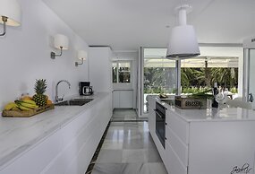 Port Oasis Golden Mile Apartment