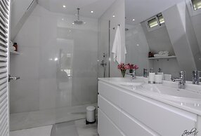 Port Oasis Golden Mile Apartment