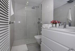Port Oasis Golden Mile Apartment