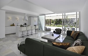 Port Oasis Golden Mile Apartment