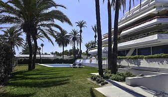 Port Oasis Golden Mile Apartment