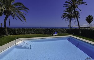 Port Oasis Golden Mile Apartment