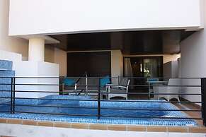 Beach Apartment with Private Pool