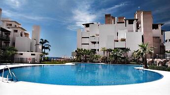 Private Pool Apartment Near Beach