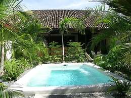 El Club Hotel