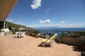 Fontana Vecchia Seaview Apartment 