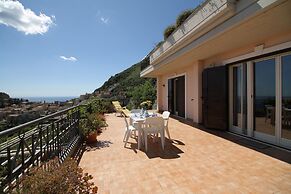 Fontana Vecchia Seaview Apartment 