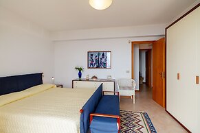 Fontana Vecchia Seaview Apartment 