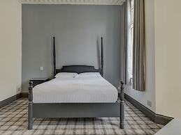 Empire Hotel