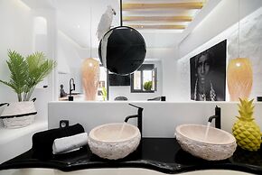 Portara Seaside Luxury Suites