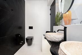 Portara Seaside Luxury Suites