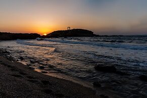 Portara Seaside Luxury Suites