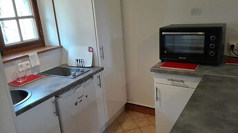 La Longère aux Volets Rouges