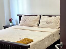 SKY Residence - 50m to Museum and Riverside