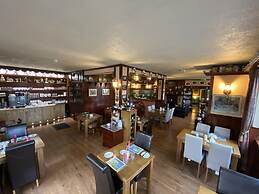 Kylemore Pass Hotel
