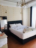 Deluxe Royal Apart
