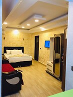 Deluxe Royal Apart