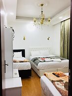 Deluxe Royal Apart