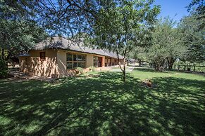 Kayova River Lodge