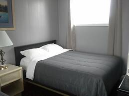 Bay Lake Inn (Frontiersman Motel)