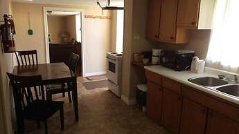 Bay Lake Inn (Frontiersman Motel)